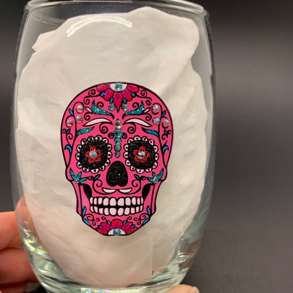 BLING SWAROVSKI CRYSTAL ACCENTED SUGAR SKULL CANDY SKULL STEMLESS WINE GLASS SET - Picture 9 of 16